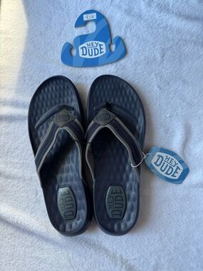 Hey Dude Men’s Black and Gray Flip Flop Sandals Size 13